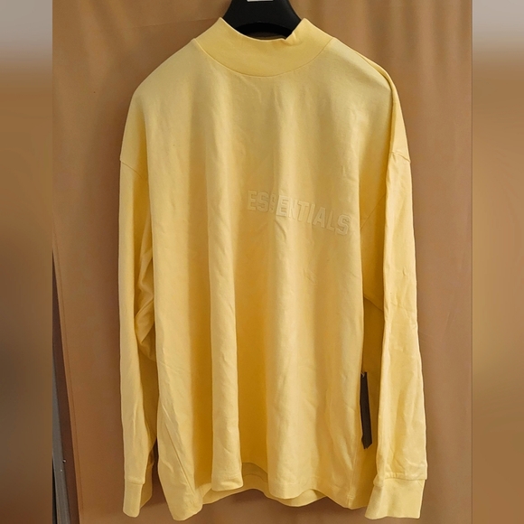 - Crewneck tshirt-essentials - Picture 1 of 6